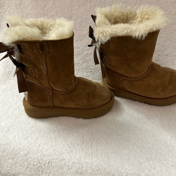 Ugg boots with bows - Picture 4 of 6